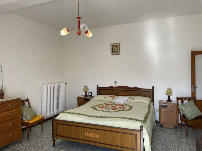 Image No.19-4 Bed Property for sale