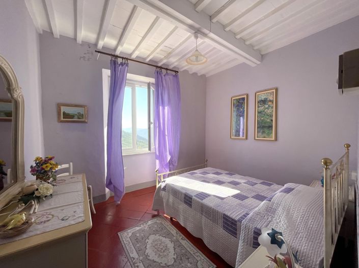 Image No.11-4 Bed Property for sale