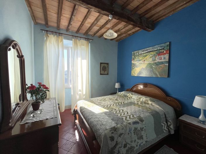 Image No.12-4 Bed Property for sale