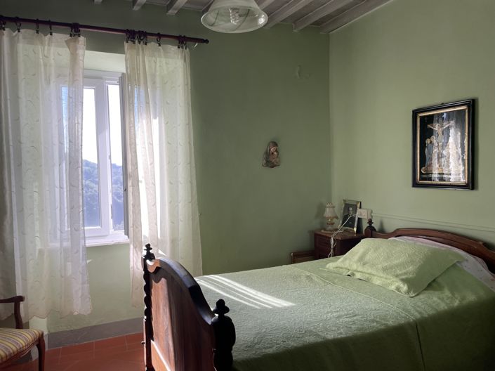 Image No.17-4 Bed Property for sale