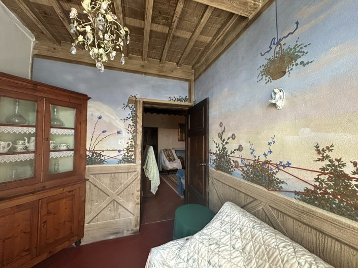 Image No.5-4 Bed Property for sale