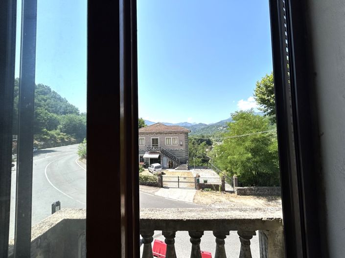 Image No.11-3 Bed Property for sale