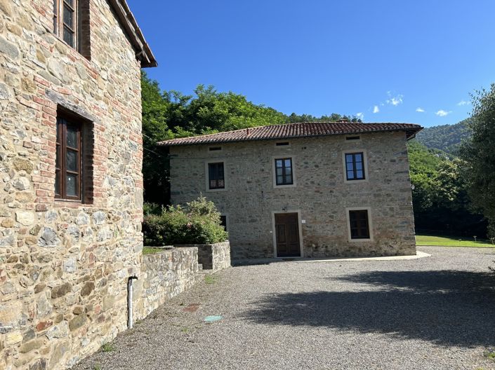 Image No.20-4 Bed Property for sale