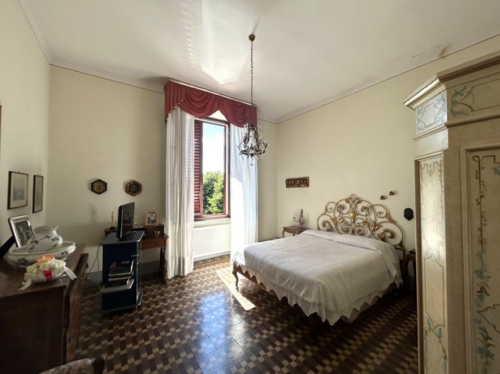 Image No.18-3 Bed Property for sale