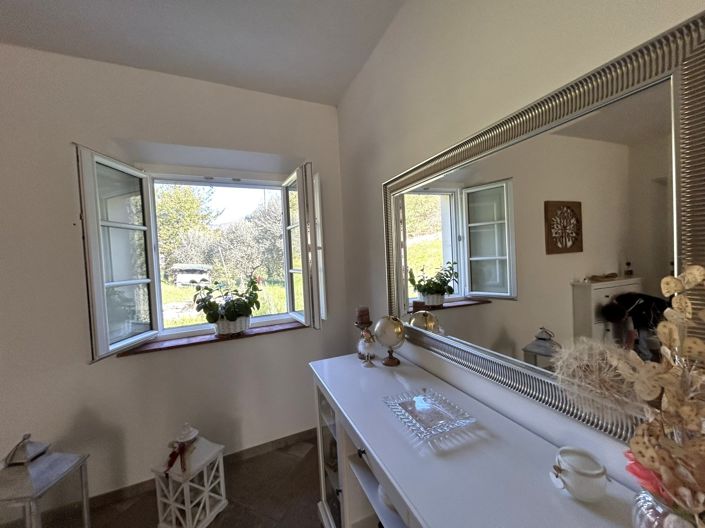 Image No.8-3 Bed Property for sale