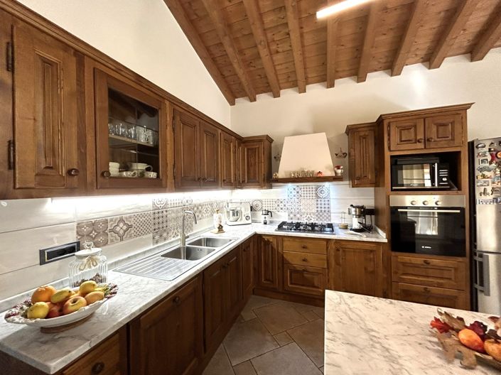 Image No.9-3 Bed Property for sale