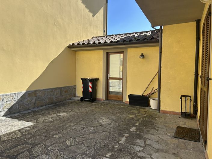 Image No.19-3 Bed Property for sale