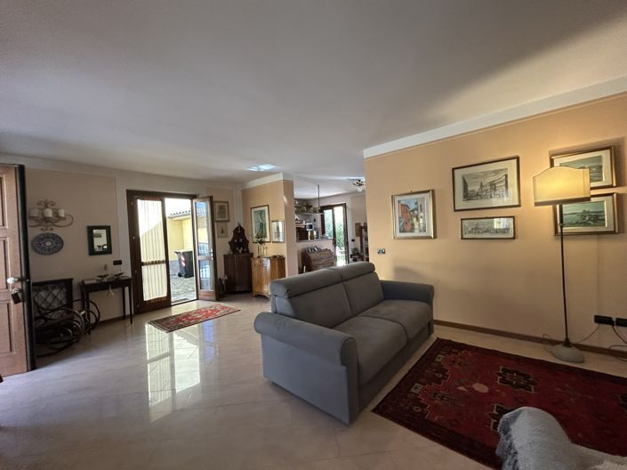 Image No.5-3 Bed Property for sale