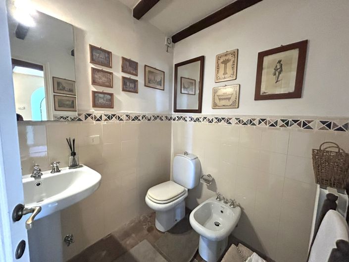 Image No.15-4 Bed Property for sale