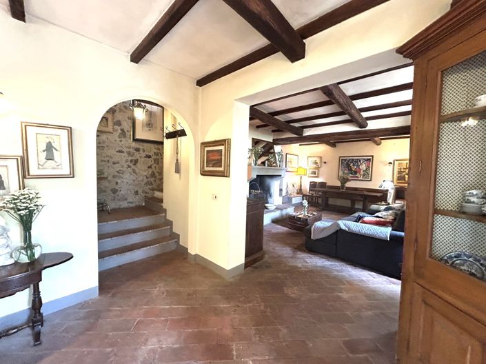 Image No.6-4 Bed Property for sale