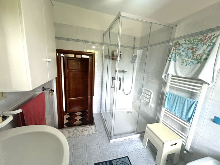 Image No.16-4 Bed Property for sale