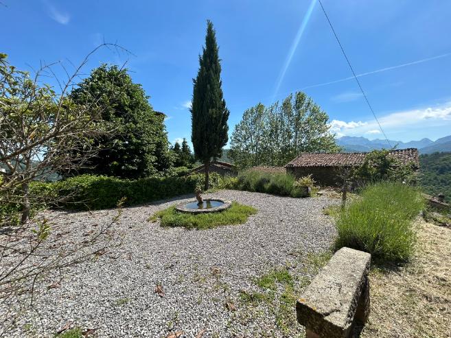 Image No.11-6 Bed Property for sale