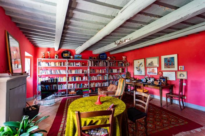 Image No.12-6 Bed Property for sale