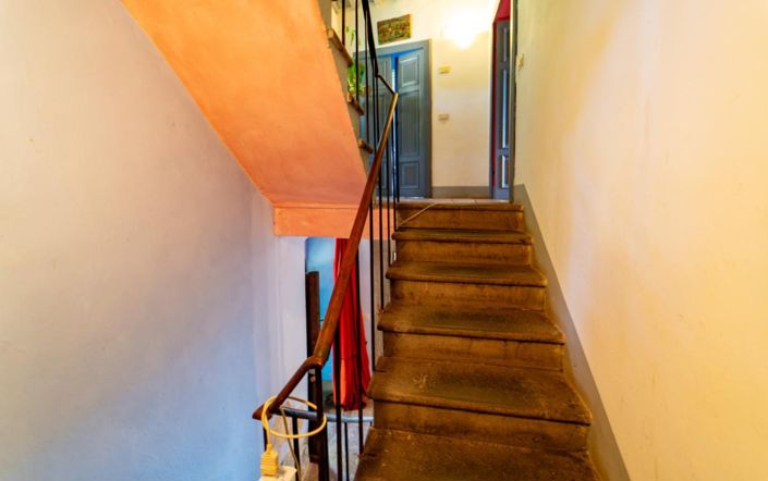 Image No.13-6 Bed Property for sale