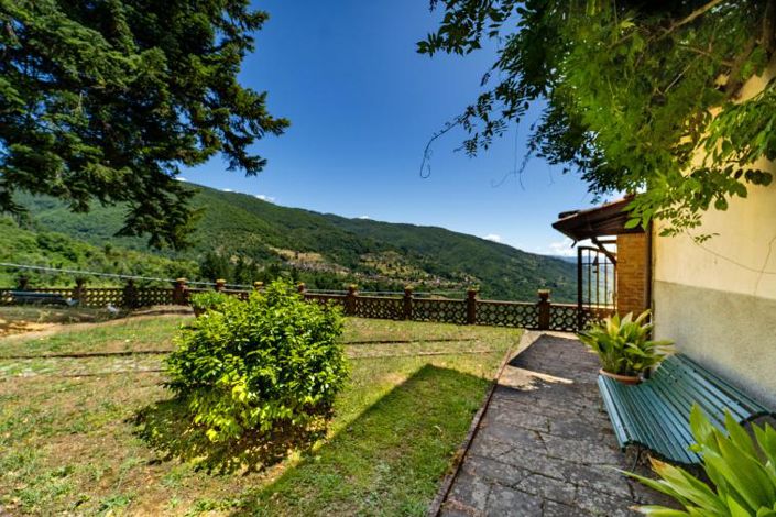 Image No.16-6 Bed Property for sale