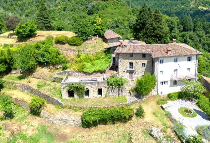 Image No.17-6 Bed Property for sale