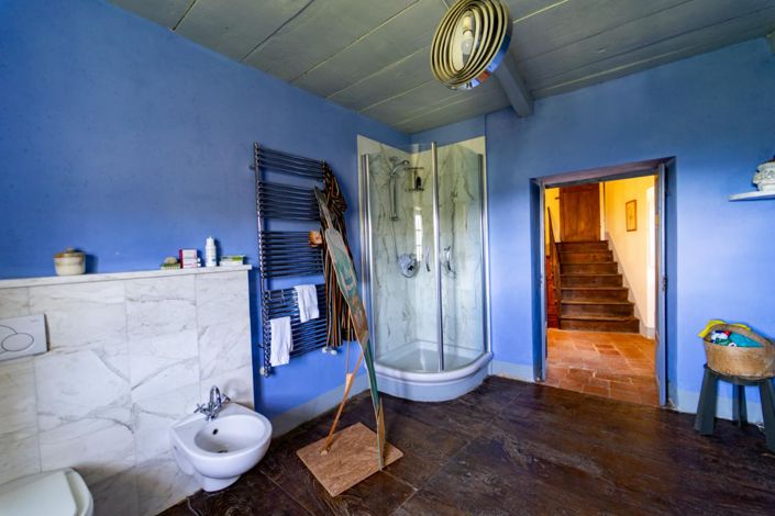 Image No.22-6 Bed Property for sale