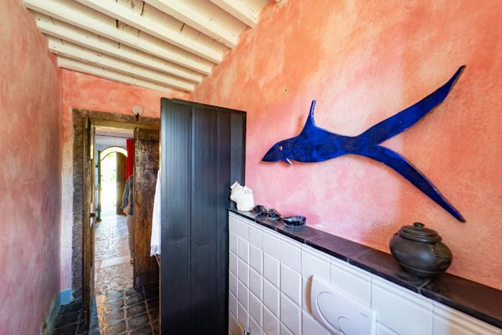 Image No.24-6 Bed Property for sale