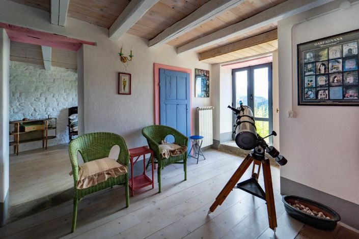 Image No.30-6 Bed Property for sale