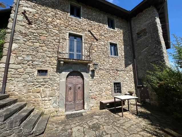 Image No.4-6 Bed Property for sale