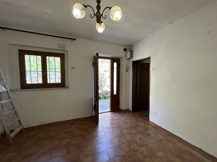 Image No.18-5 Bed Property for sale