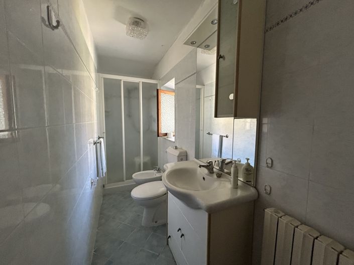 Image No.24-5 Bed Property for sale