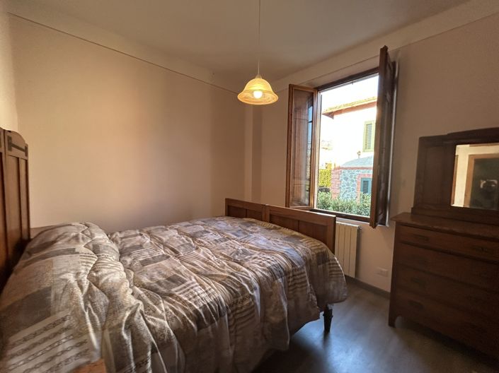 Image No.17-3 Bed Property for sale