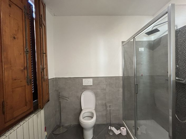 Image No.18-3 Bed Property for sale