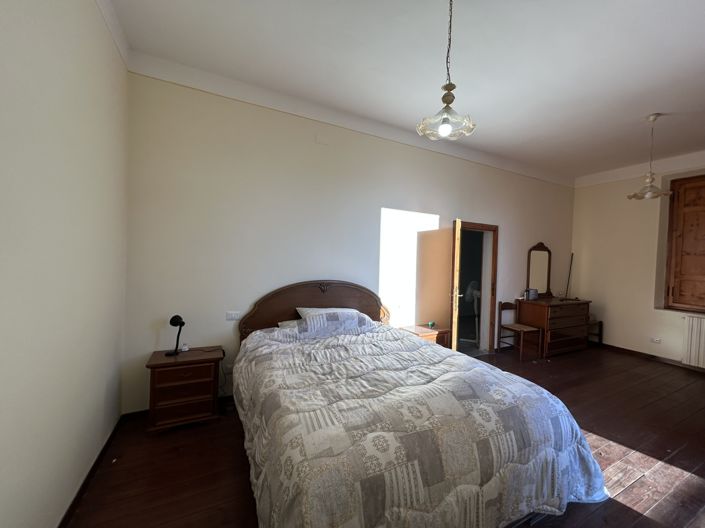 Image No.19-3 Bed Property for sale