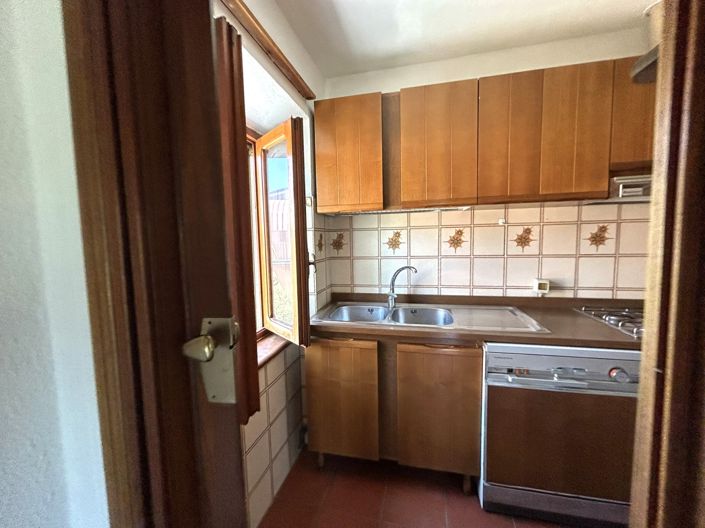 Image No.10-2 Bed Property for sale