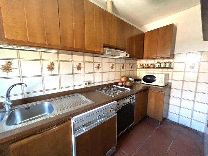 Image No.11-2 Bed Property for sale