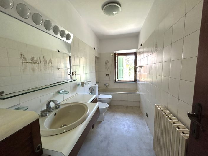 Image No.17-2 Bed Property for sale