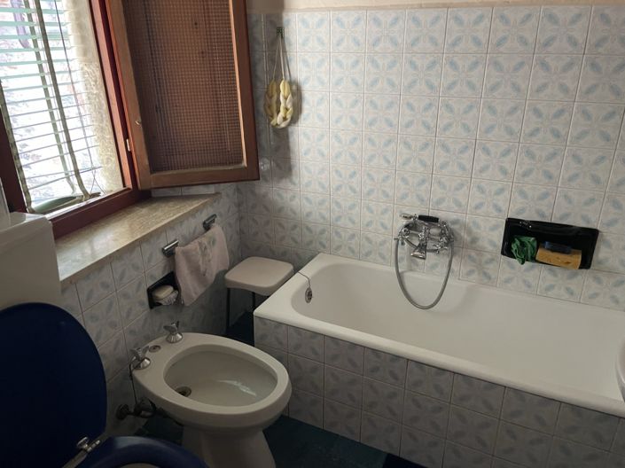 Image No.10-3 Bed Property for sale