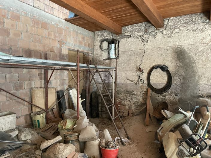 Image No.19-3 Bed Property for sale