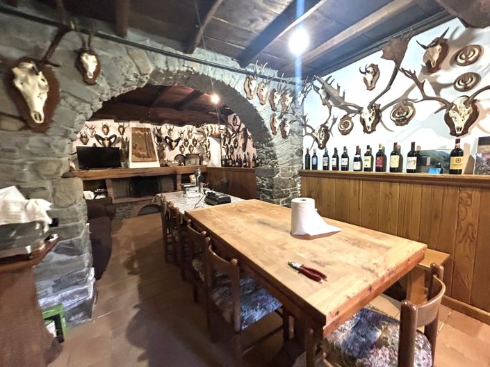 Image No.9-5 Bed Property for sale