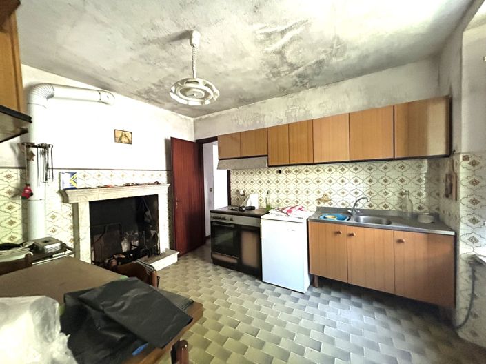 Image No.11-4 Bed Property for sale