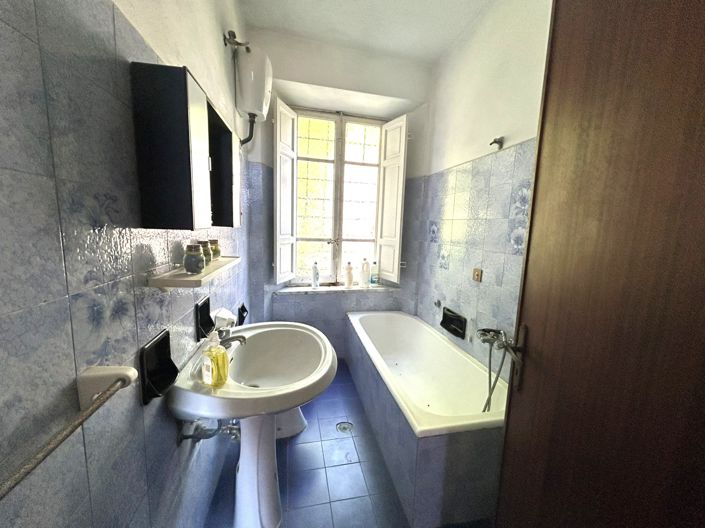 Image No.7-4 Bed Property for sale