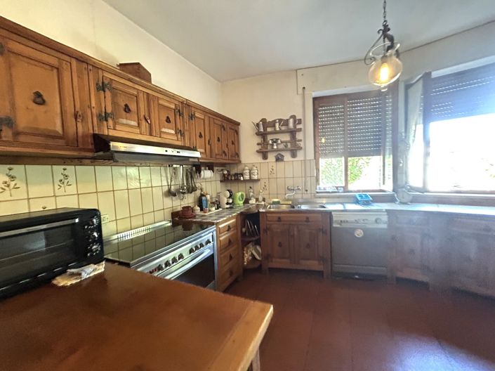 Image No.10-4 Bed Property for sale