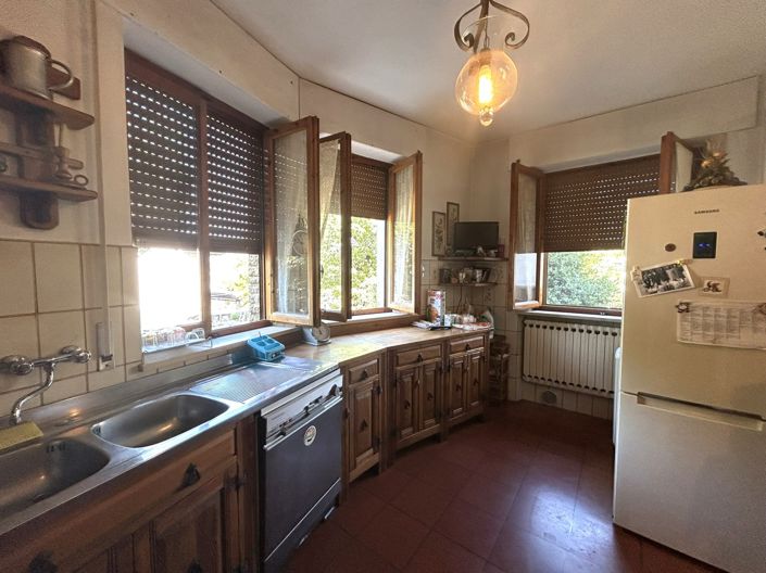 Image No.11-4 Bed Property for sale