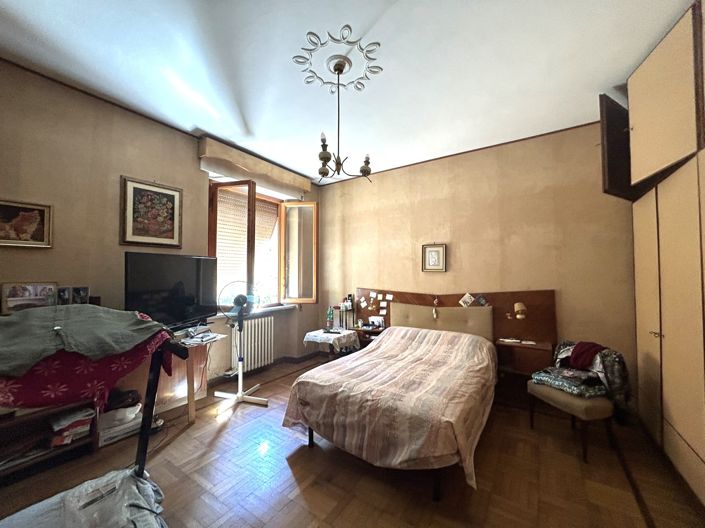 Image No.17-4 Bed Property for sale