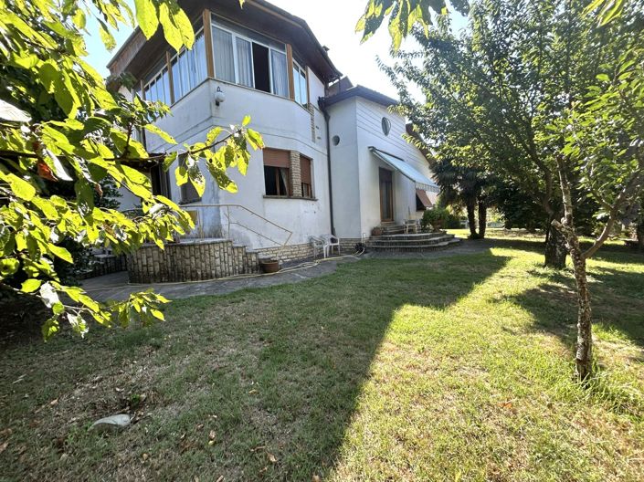 Image No.19-4 Bed Property for sale