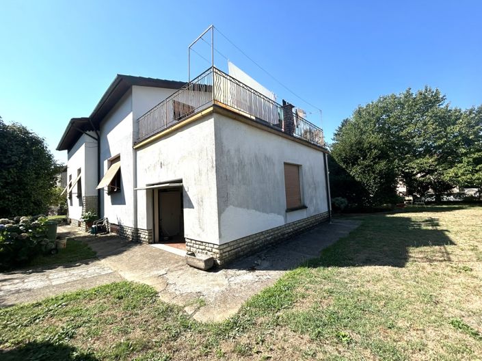 Image No.20-4 Bed Property for sale