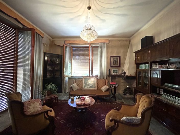 Image No.7-4 Bed Property for sale