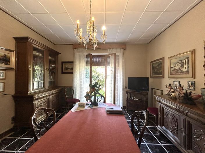 Image No.8-4 Bed Property for sale