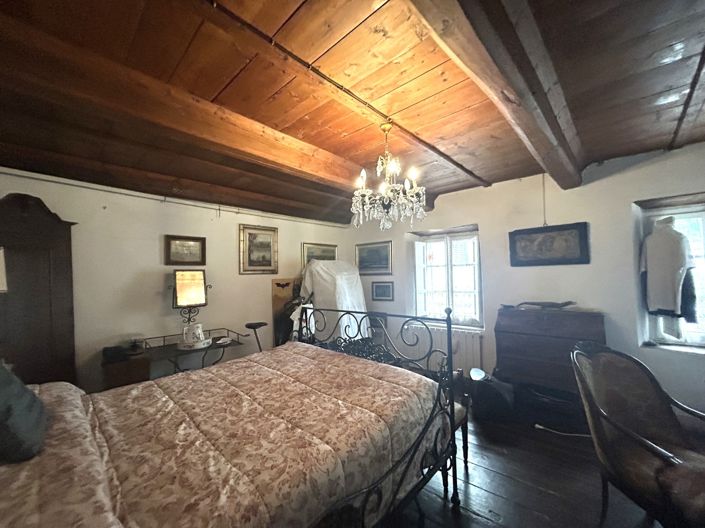 Image No.12-3 Bed Property for sale