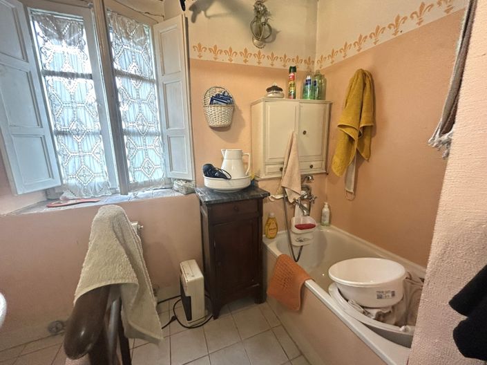 Image No.13-3 Bed Property for sale