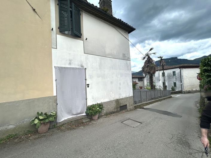 Image No.17-3 Bed Property for sale