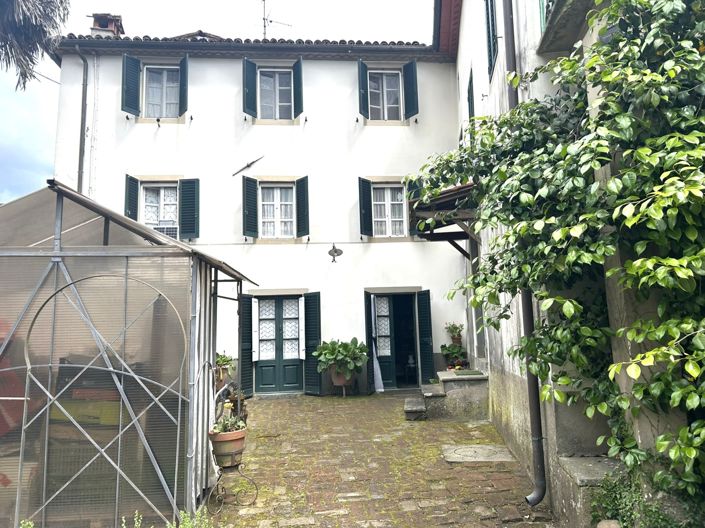 Image No.18-3 Bed Property for sale