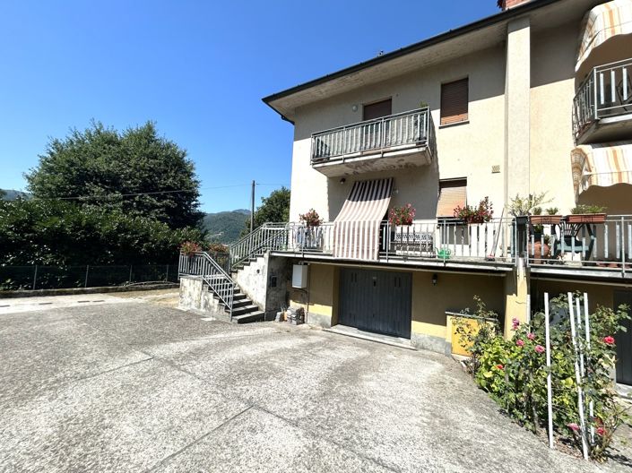 Image No.11-3 Bed Property for sale