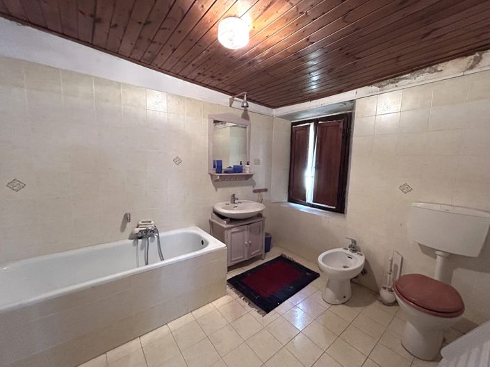 Image No.15-4 Bed Property for sale